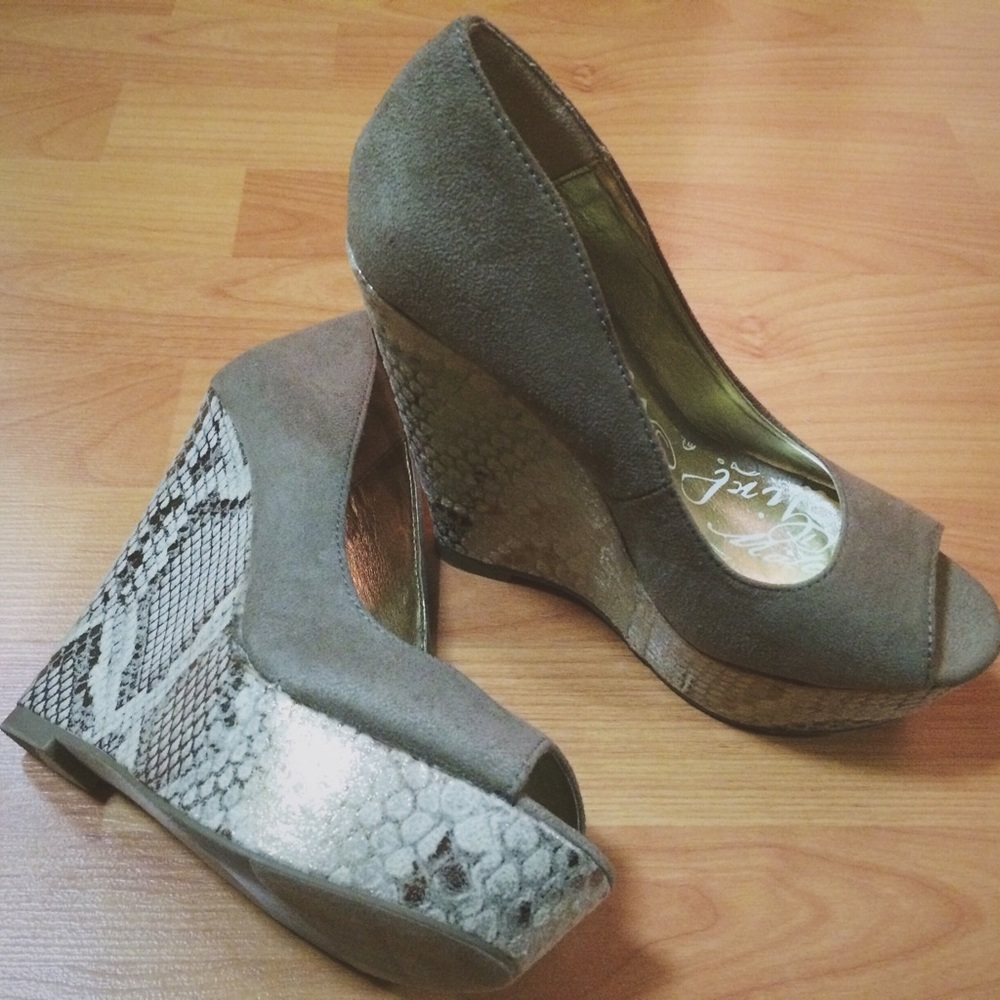 MATERIALS GIRL wedge